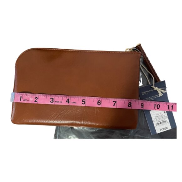 Universal Thread Women's zippered Wrist wallet in a rich brown faux leather - Picture 5 of 5